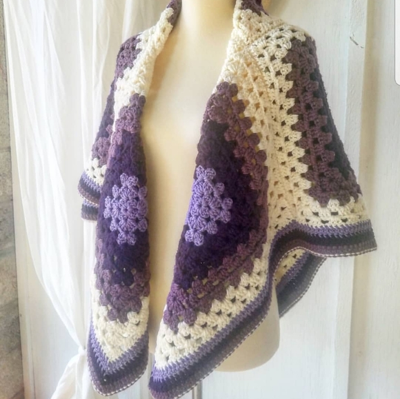 Vintage Grandma Square Quilt!🦋 - Picture 4 of 7